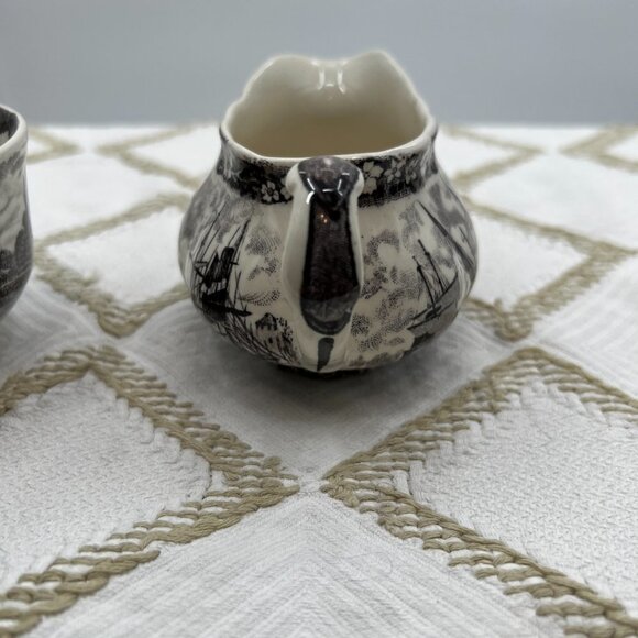 Thames River Scenes by Palissy Pottery Sugar bowl and creamer. Made in England - Picture 6 of 15